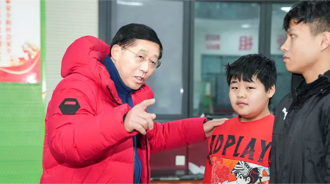 起了稳重和